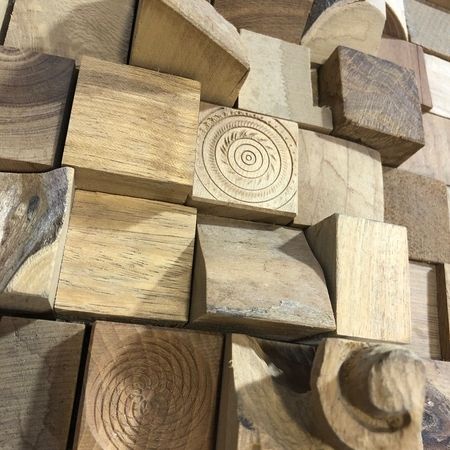 Verschiedene gestapelte Holzmuster