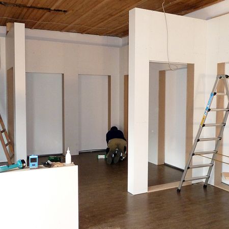 Aufbau der Ausstellungsfläche auf einer Messe